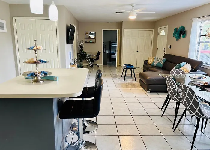 Sunshine Acre 2B 2B King Master Suite, Big Yard