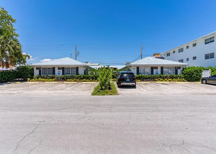 Bayview Regency Apartments By Lowkl