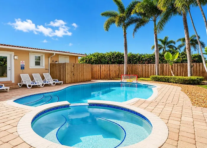 Deluxe 5Br Home Near Beach