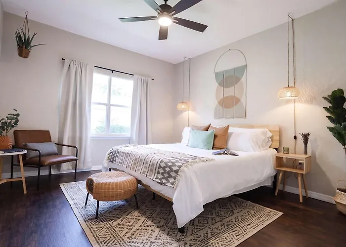 The Nomad At Gables - King Bed , Pool , Garage