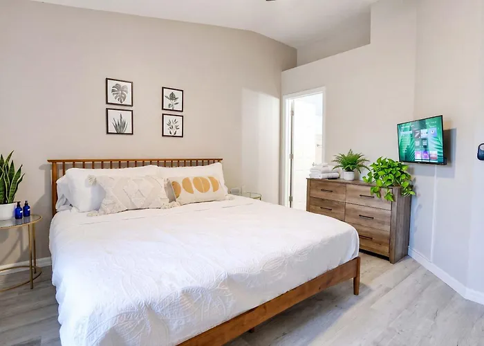 Stylish Sanctuary King Beds Upscale Condo