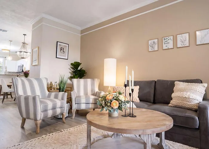 Stylish Sanctuary King Beds Upscale Condo