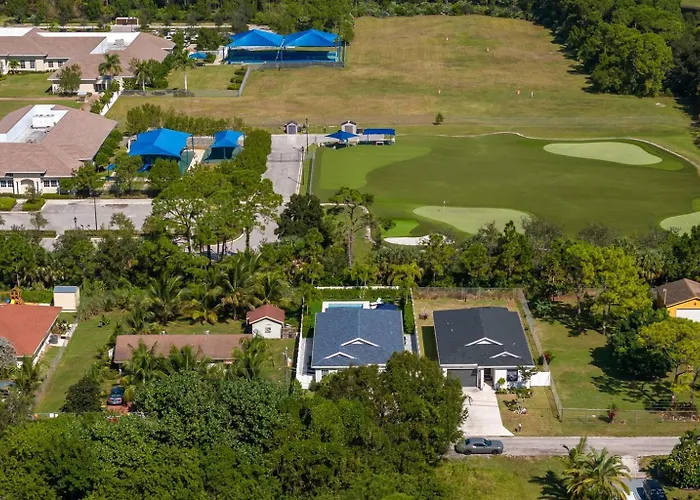 Jupiter Palms Oasis Luxe Poolspa Table Tennis!
