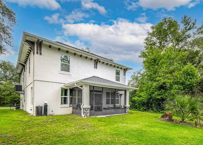 Modern Home | Pet Friendly | Kids Playroom | More!