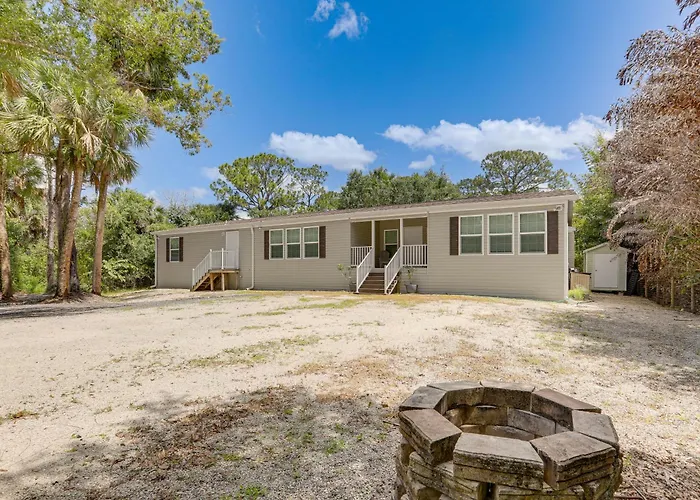 Nature Escape In Palm City: Group-Friendly Home