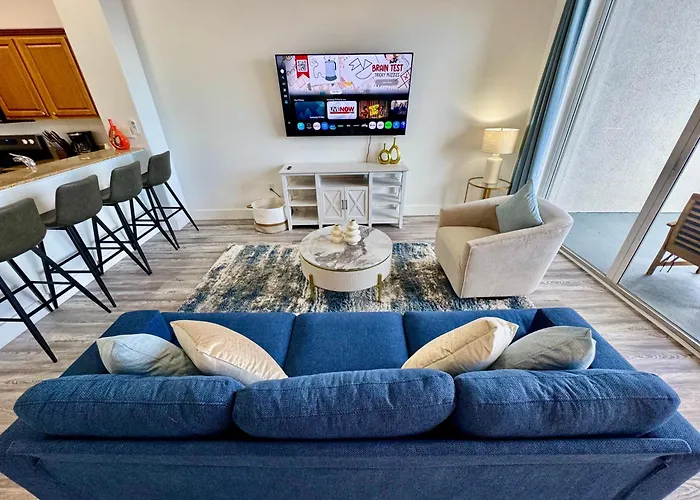 Balcony Lake Views - Pool, Gym, Wifi & Parking