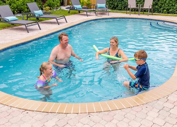 2 Miles To Beach~ Pool ~Cabana~ Pool Table