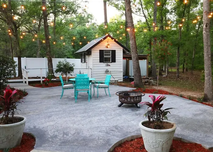 Cottage In The Woods At Emerald Lakes Estate