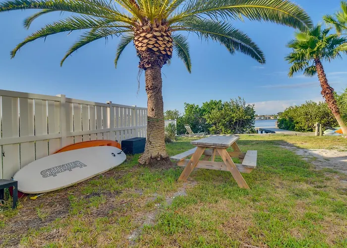 Indian Rocks Beach Getaway W/ Balcony + Bay View!
