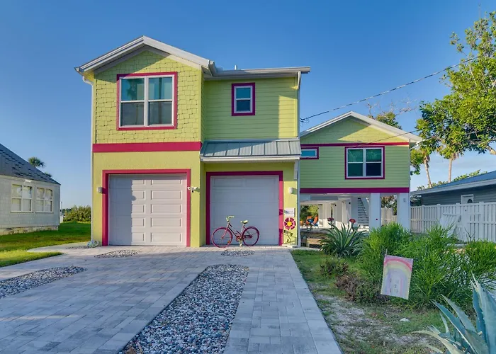Indian Rocks Beach Getaway W/ Balcony + Bay View!