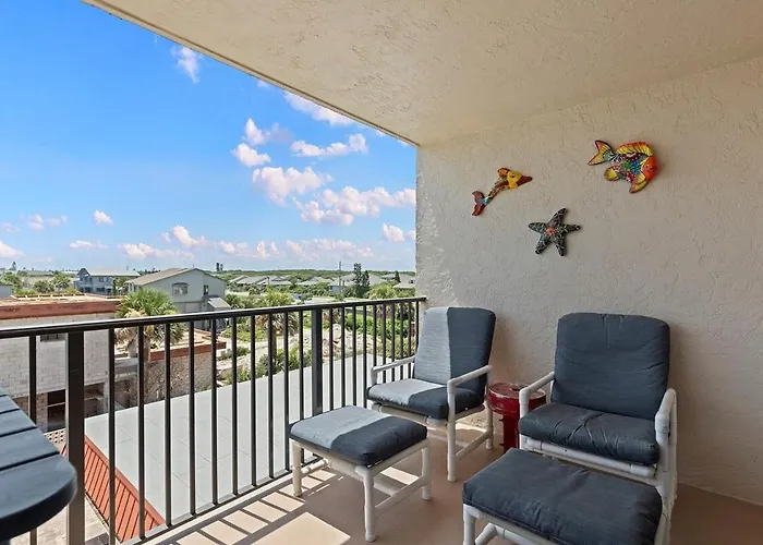 407 - 2/2 Nicely Updated Ocean View