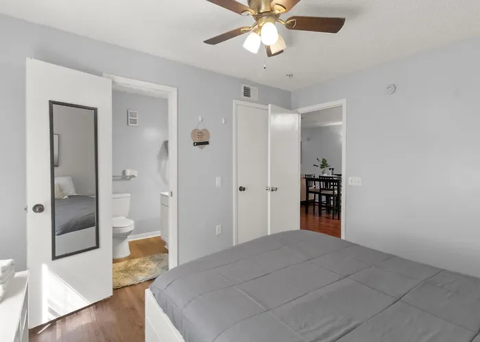 Spacious 4 Beds 4 Baths Condo Mins To Shands, Uf, & Downtown!