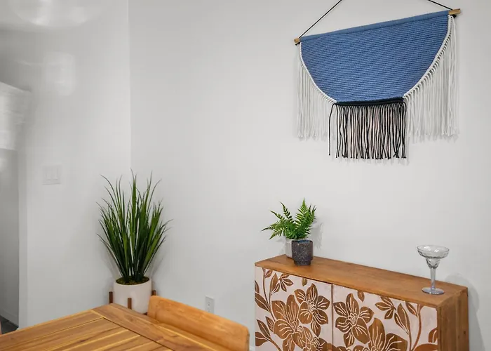 Steps To Beach! 4 Condos In 1- Perfect For Groups
