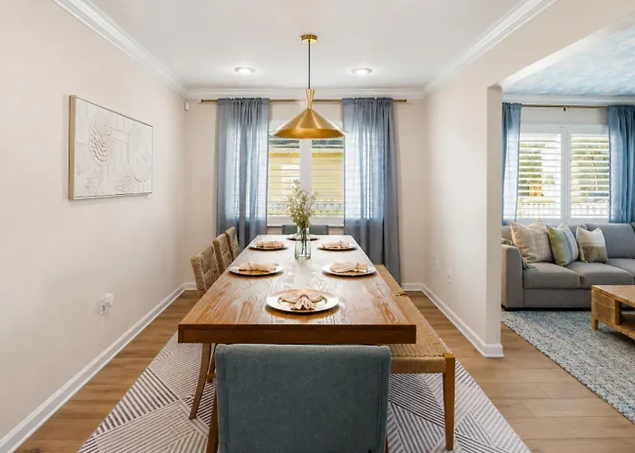 Sunwashed Stone Villa With Heated Pool, Hot Tub & Mini Golf