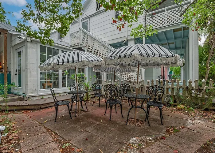 Old Carrabelle Hotel Hemingway Suite