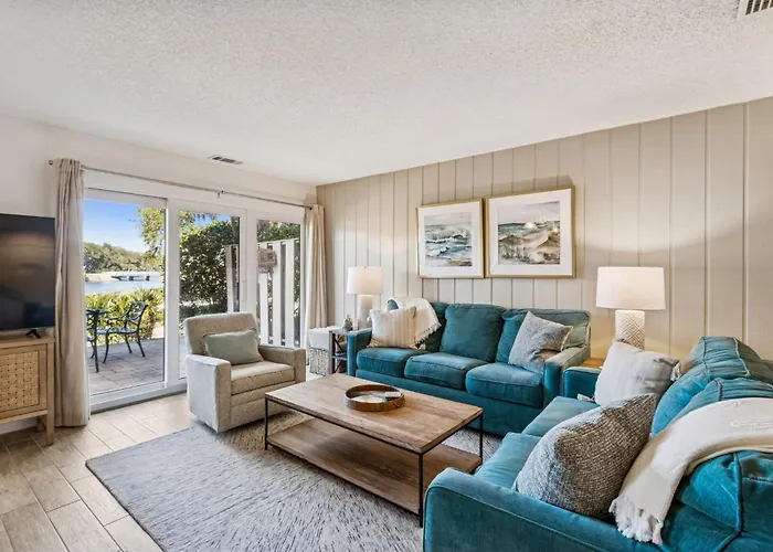 2098 Beach Wood