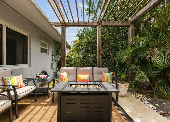 Cozy Dania Beach House With Fenced Backyard