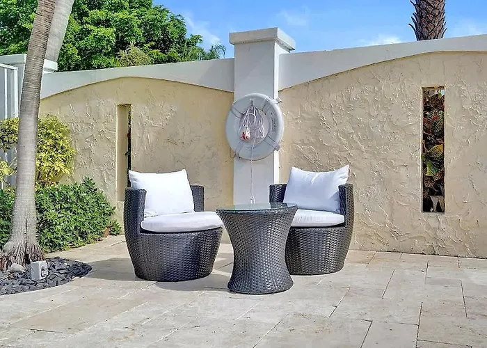 Modern Studio Retreat W Patio And Pool