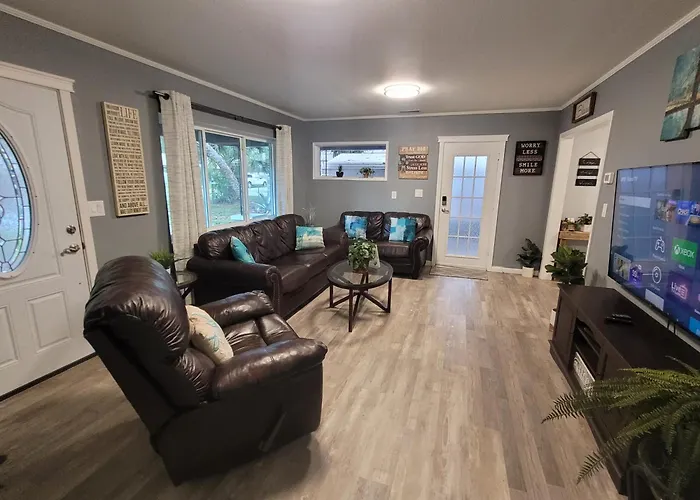 Cozy Cottage - Sleeps 8 - Close To Silver Springs & Wec