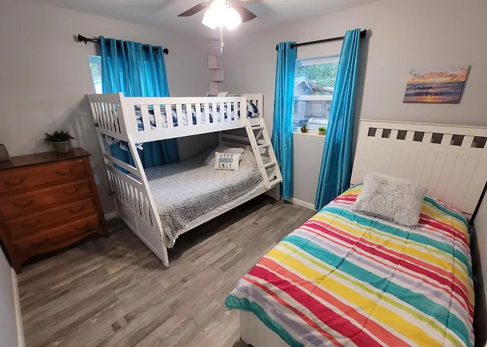 Cozy Cottage - Sleeps 8 - Close To Silver Springs & Wec