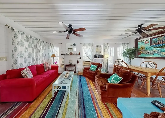 Classic Coastal Cottage With Screened Deck Hammock & Washer&Dryer