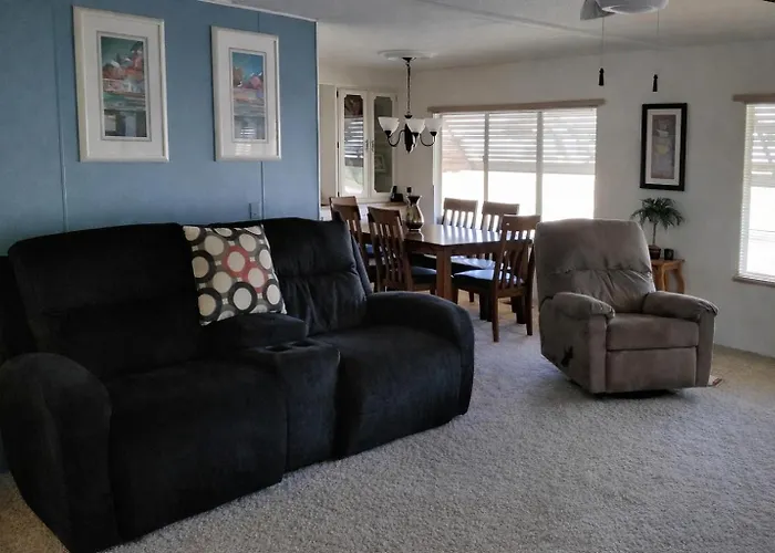 Lakefront Retreat • Patio + Grill • Pet Friendly