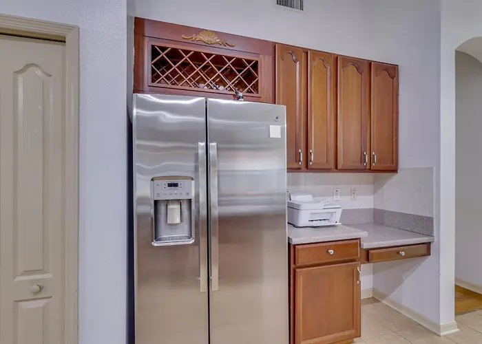 Family Home Near Downtown Tampa W/ Community Pool!