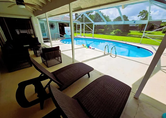 Luxury Pool Home With Private Screened Patio Family Friendly In Wellington