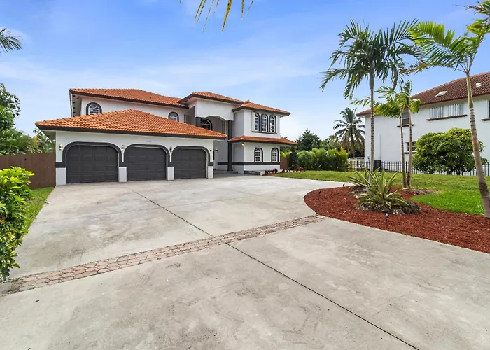 Glam Manor Exclusive Mansion W Spa, Waterslide