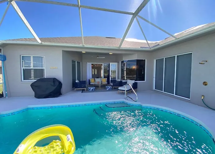 Endless Summer Villa 3Br 2Ba Heated Pool & Canal