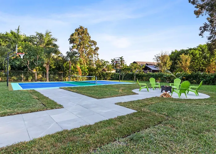 Glam Manor Exclusive Mansion W Spa, Waterslide