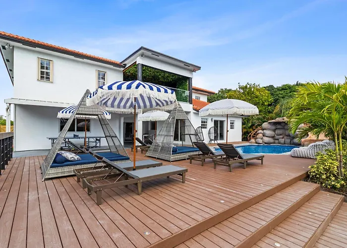 Glam Manor Exclusive Mansion W Spa, Waterslide