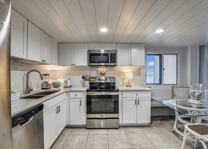Pinnacle Port A502 - Updated 3 Bedroom3 Bathroom Sleeps 8. Free Fun Boat Ramp Access