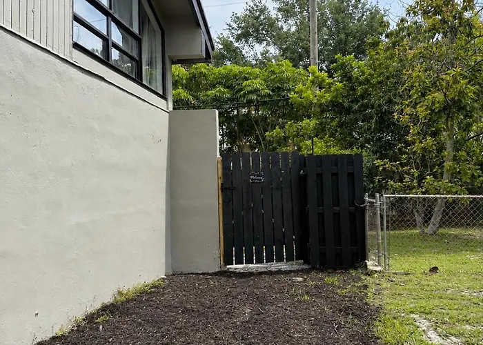 Private 1Br Apt, With Patio And Free Parking