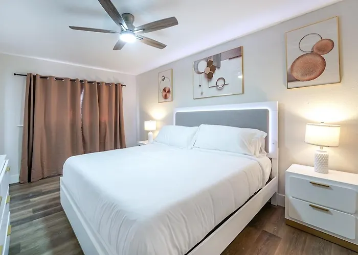 Boca Raton Apartment With 2 King Bedrooms And Pool - Near Fau