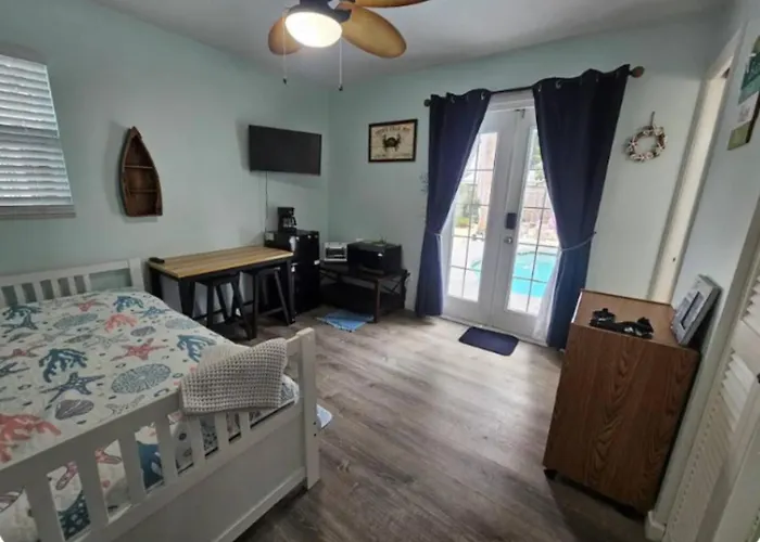 Gorgeous Four Bedroom Pool Home In Palm Bay