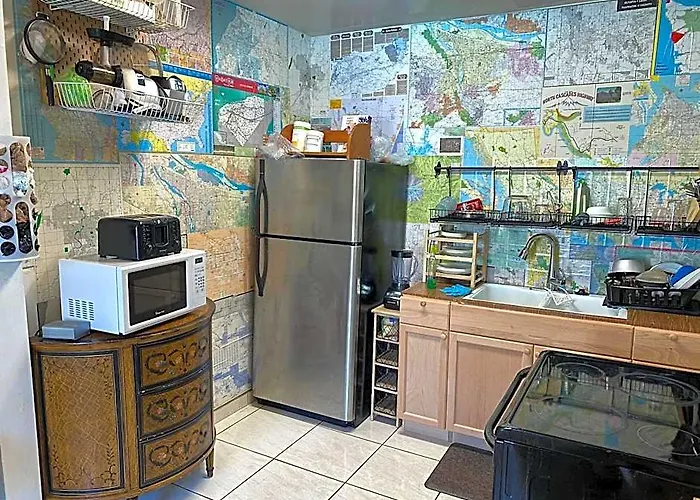 Private Cubicle - Single Bed - Mixed Shared Dorm - Miami Airport