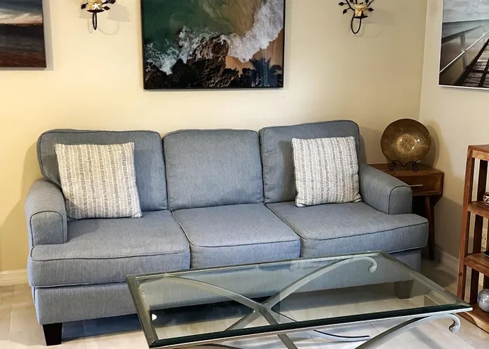 Coastal Townhome In Jupiter 1 Mile To Beach!