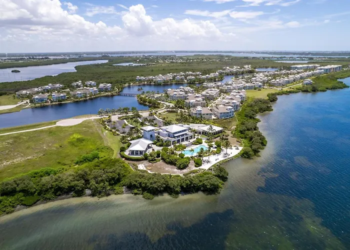 Pet-Friendly! Waterfront Lanai, Bunk Room, Pool