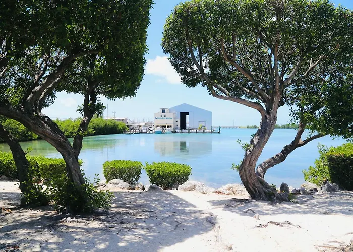 Crystal Waters - Waterfront Villa In Duck Key