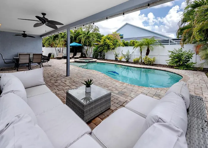 New! Palm Harbor Hideaway - Beautiful, Spacious 4Br Home With Amazing Pool