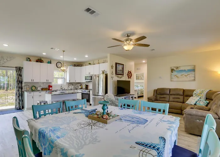 Boater-Friendly Eastpoint Getaway Near Sgi Beaches