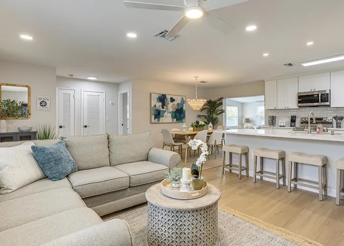 Completedly Renovated Pool: Home Minutes To Beach!