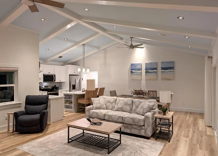 Luxury Beachside Retreat - Heated Pool - Walk To Beach - Seasonal Stays Welcome