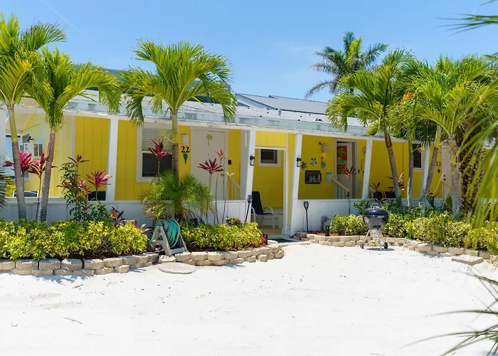 A Tropical Breeze Beach Club - Anna Maria Island