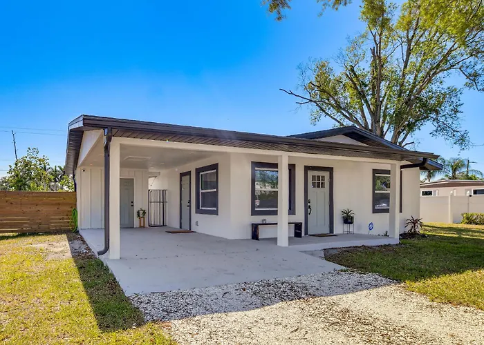 Work & Play In Palmetto! Pet-Friendly Home W/ Yard