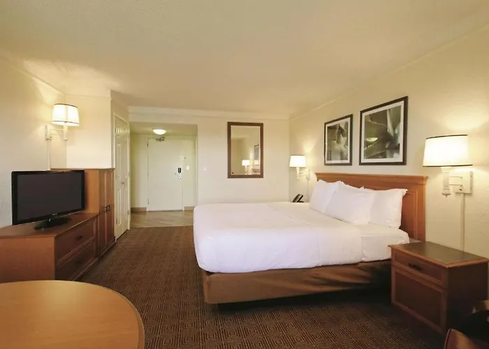La Quinta Inn & Suites By Wyndham Coral Springs Univ Dr
