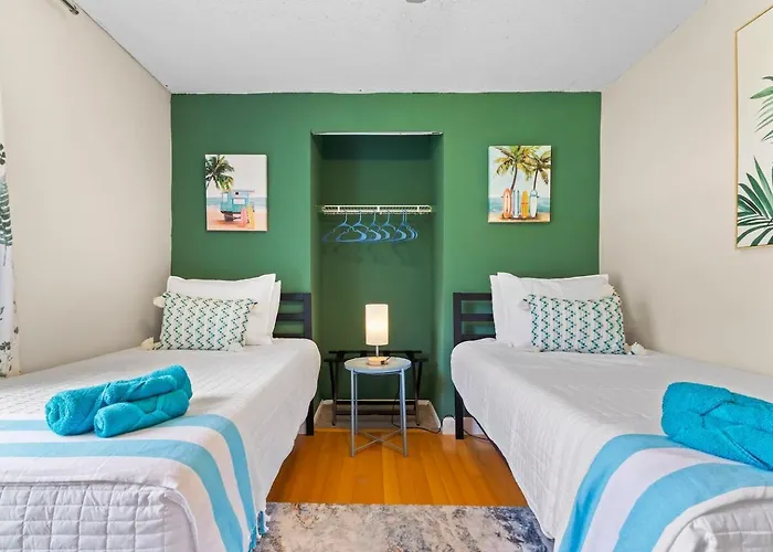 Family Retreat With Free Heated Pool, Game Room, Sleeps 10, Bikes, Bbq Grill, 15 Minutes To Honeymoon Island