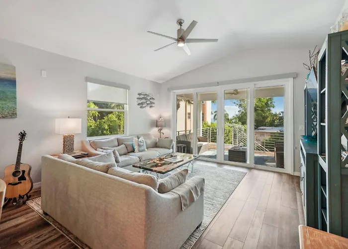 Private Heated Pool & Hot Tub Retreat - Longboat Key Coastal Living