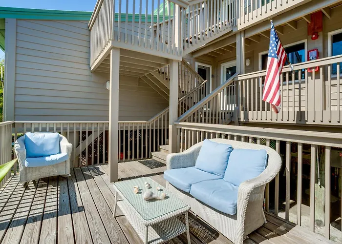Pool Access! Private Island Condo In Placida